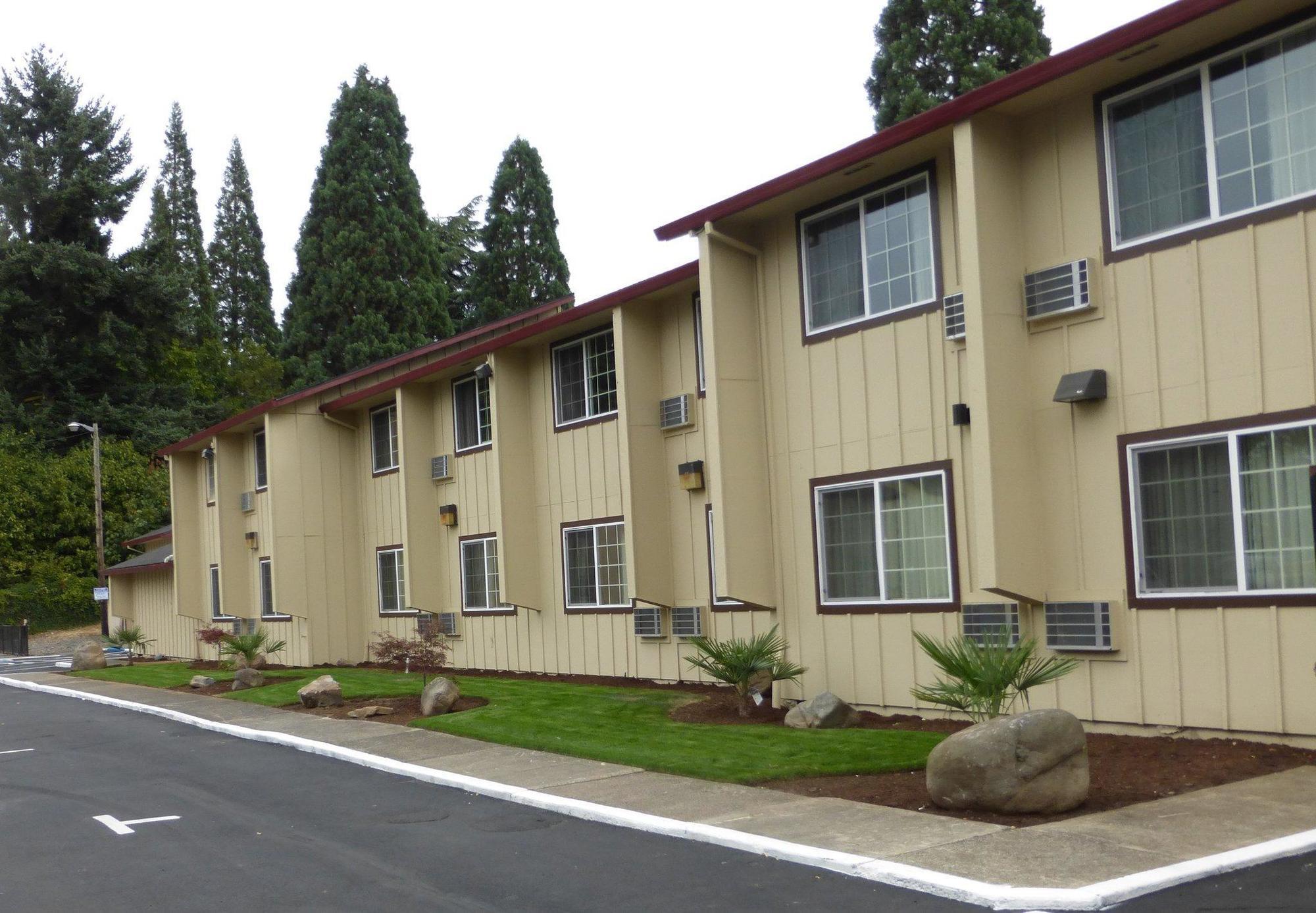 Red Roof Inn Portland Bagian luar foto