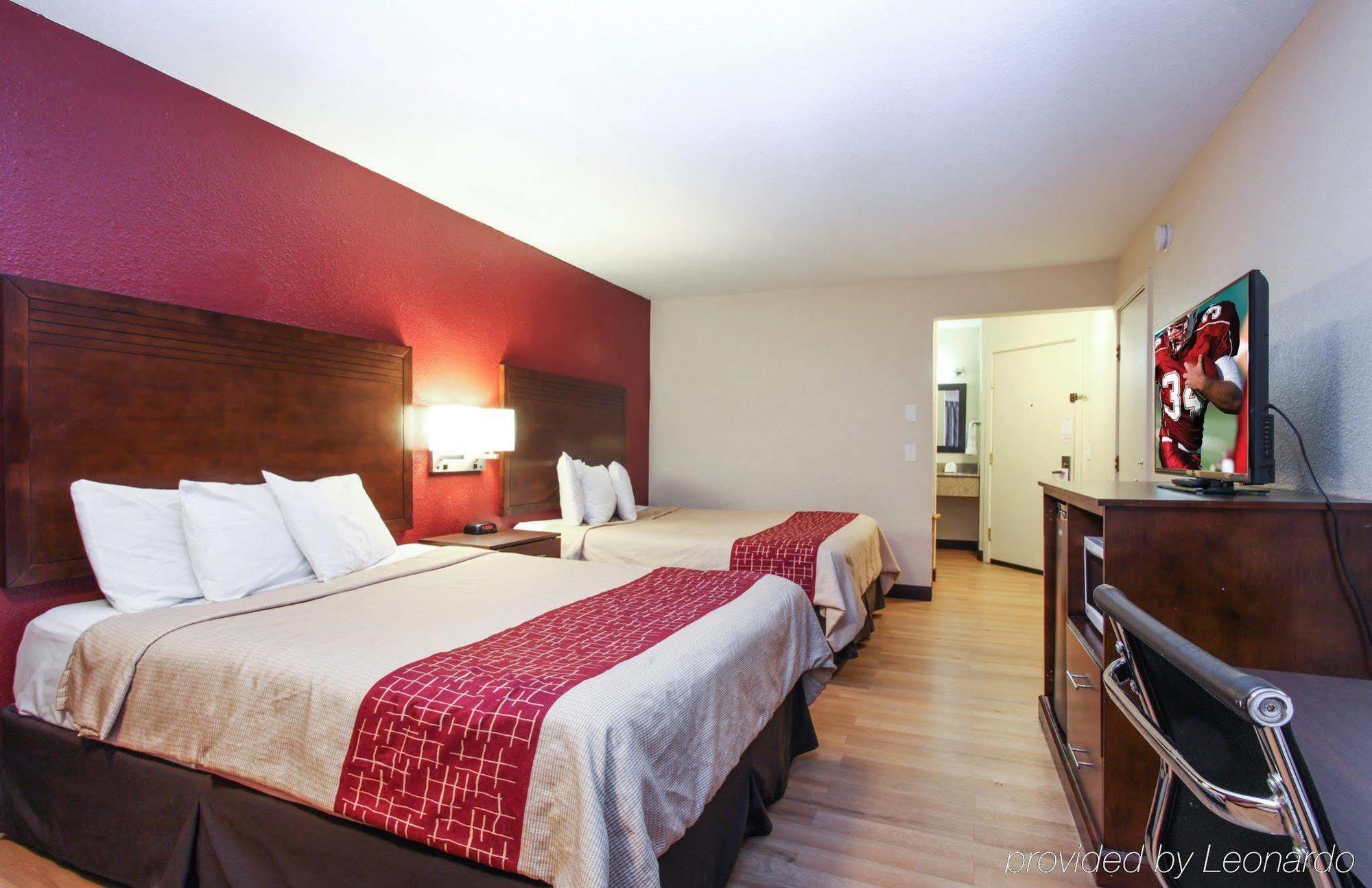 Red Roof Inn Portland Bagian luar foto