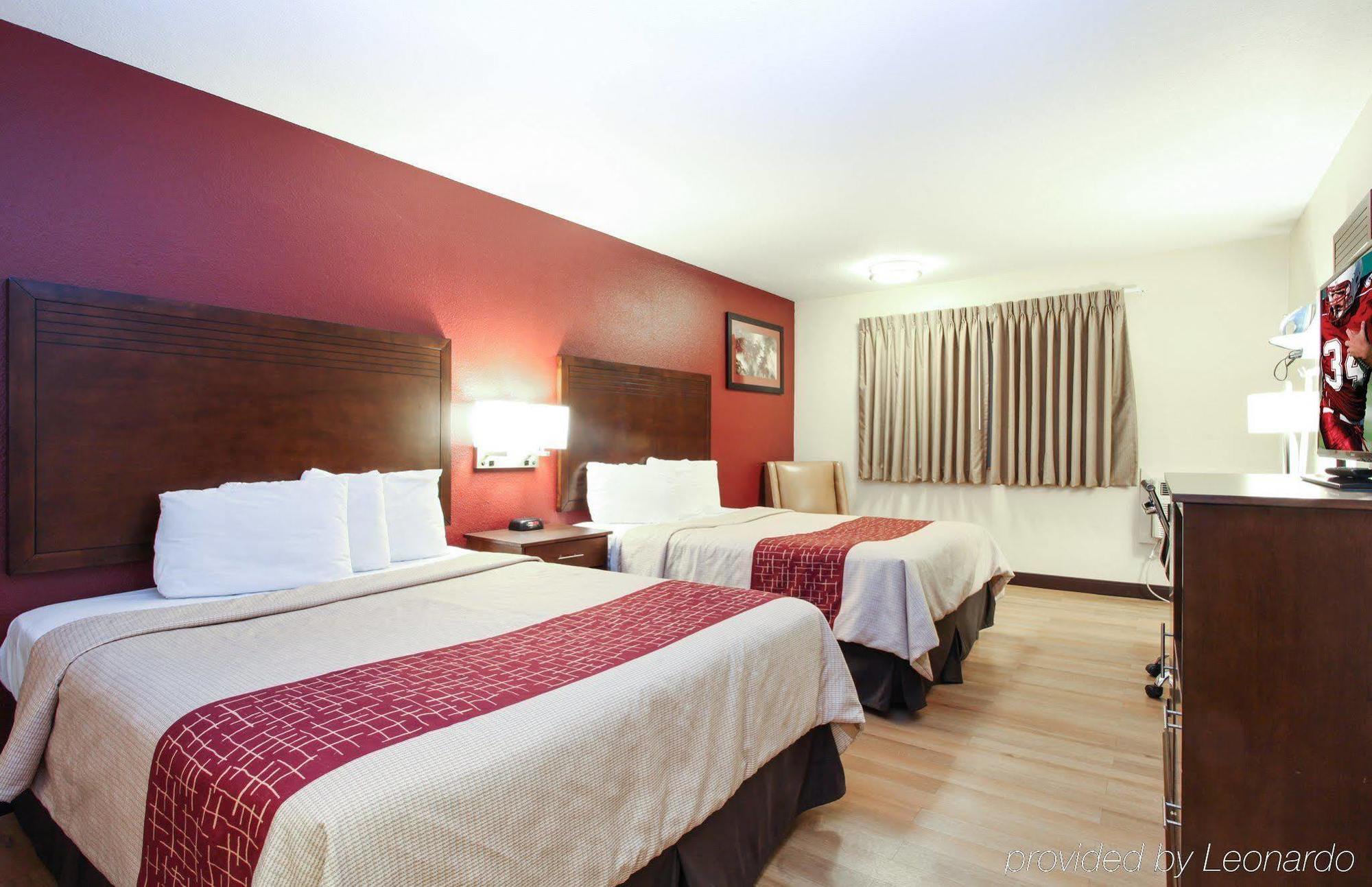 Red Roof Inn Portland Bagian luar foto