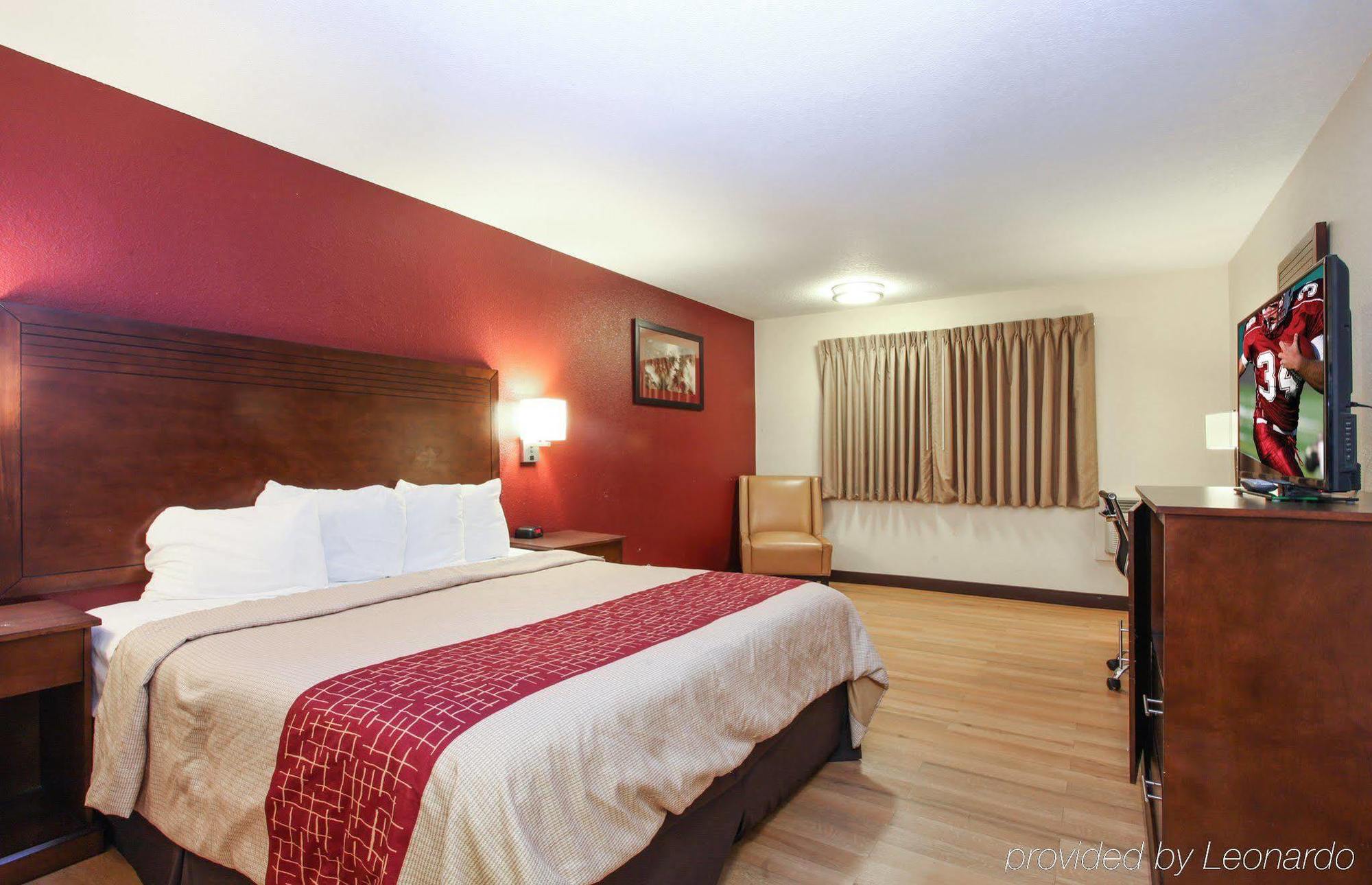 Red Roof Inn Portland Bagian luar foto