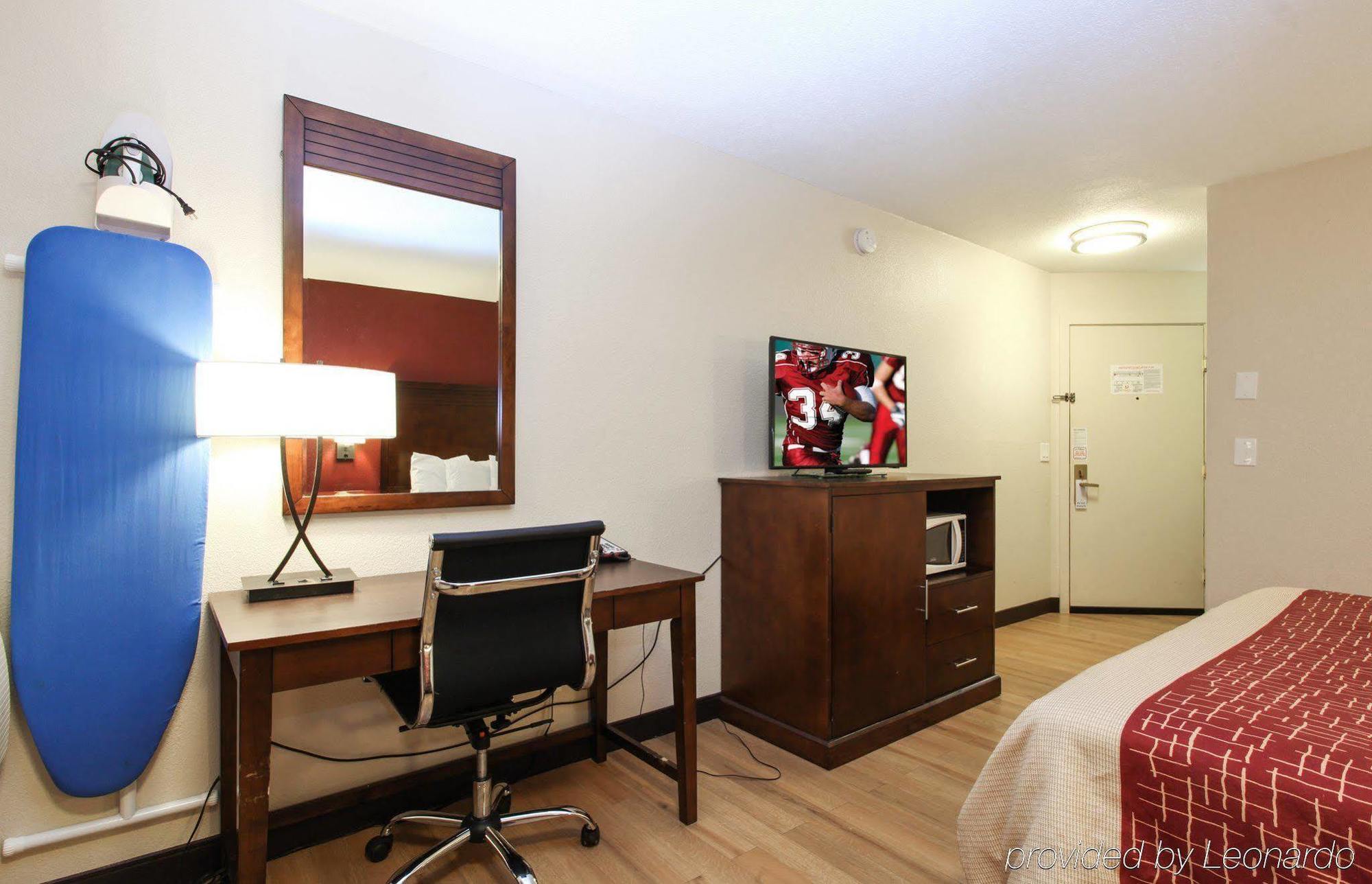 Red Roof Inn Portland Bagian luar foto
