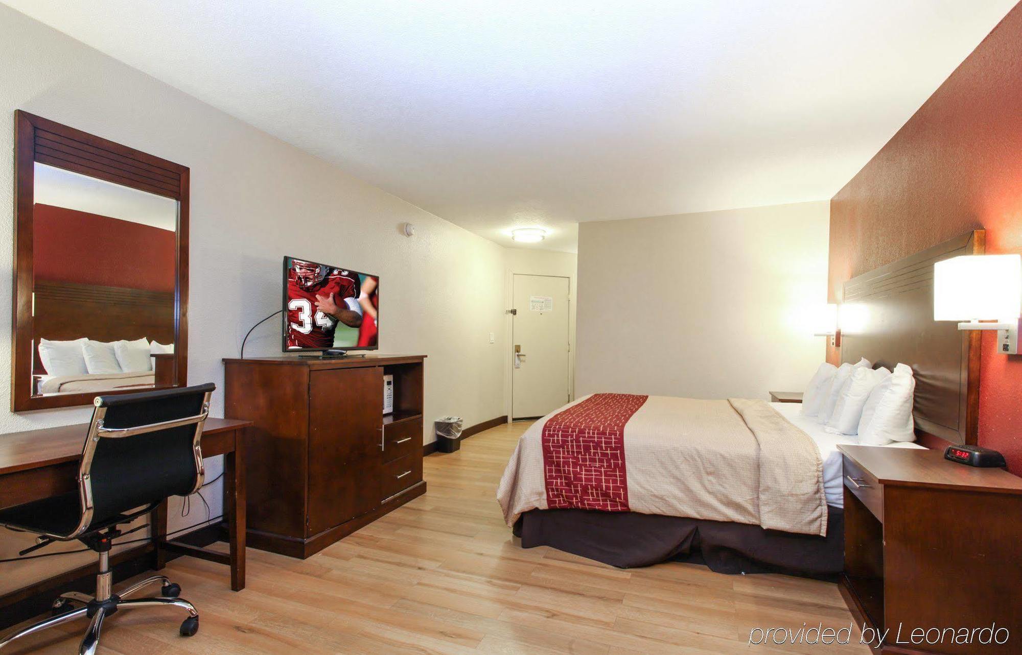 Red Roof Inn Portland Bagian luar foto
