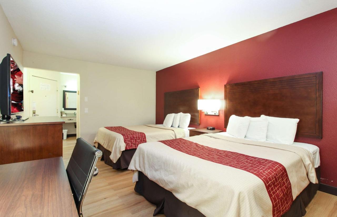 Red Roof Inn Portland Bagian luar foto