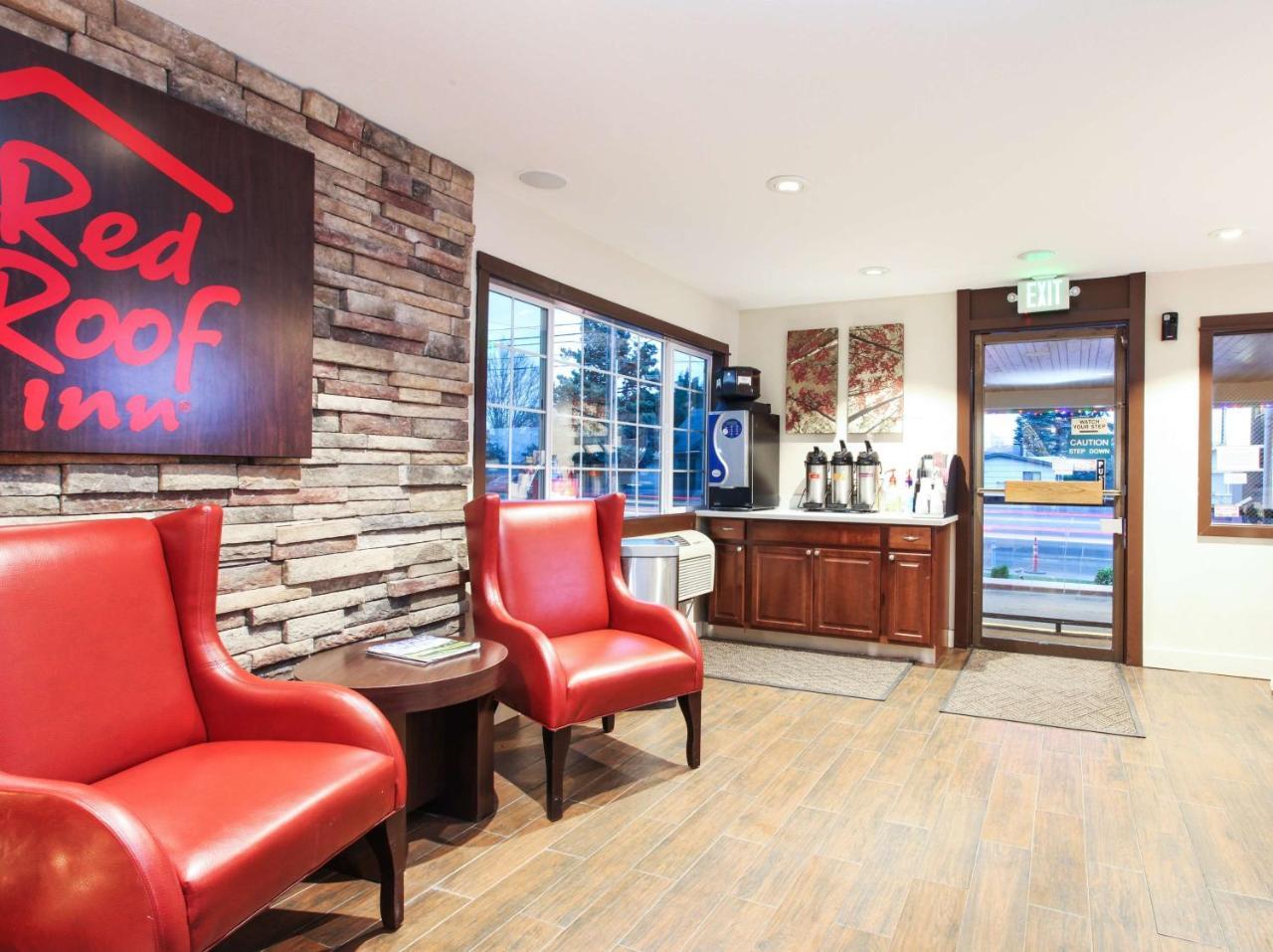Red Roof Inn Portland Bagian luar foto